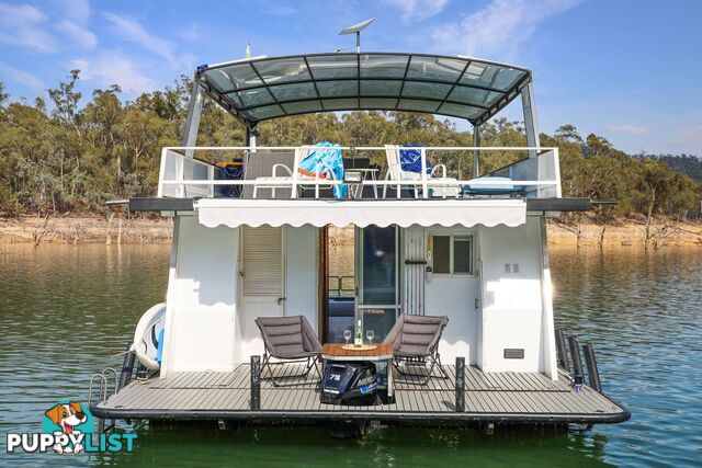 Sarong Houseboat Holiday Home on Lake Eildon