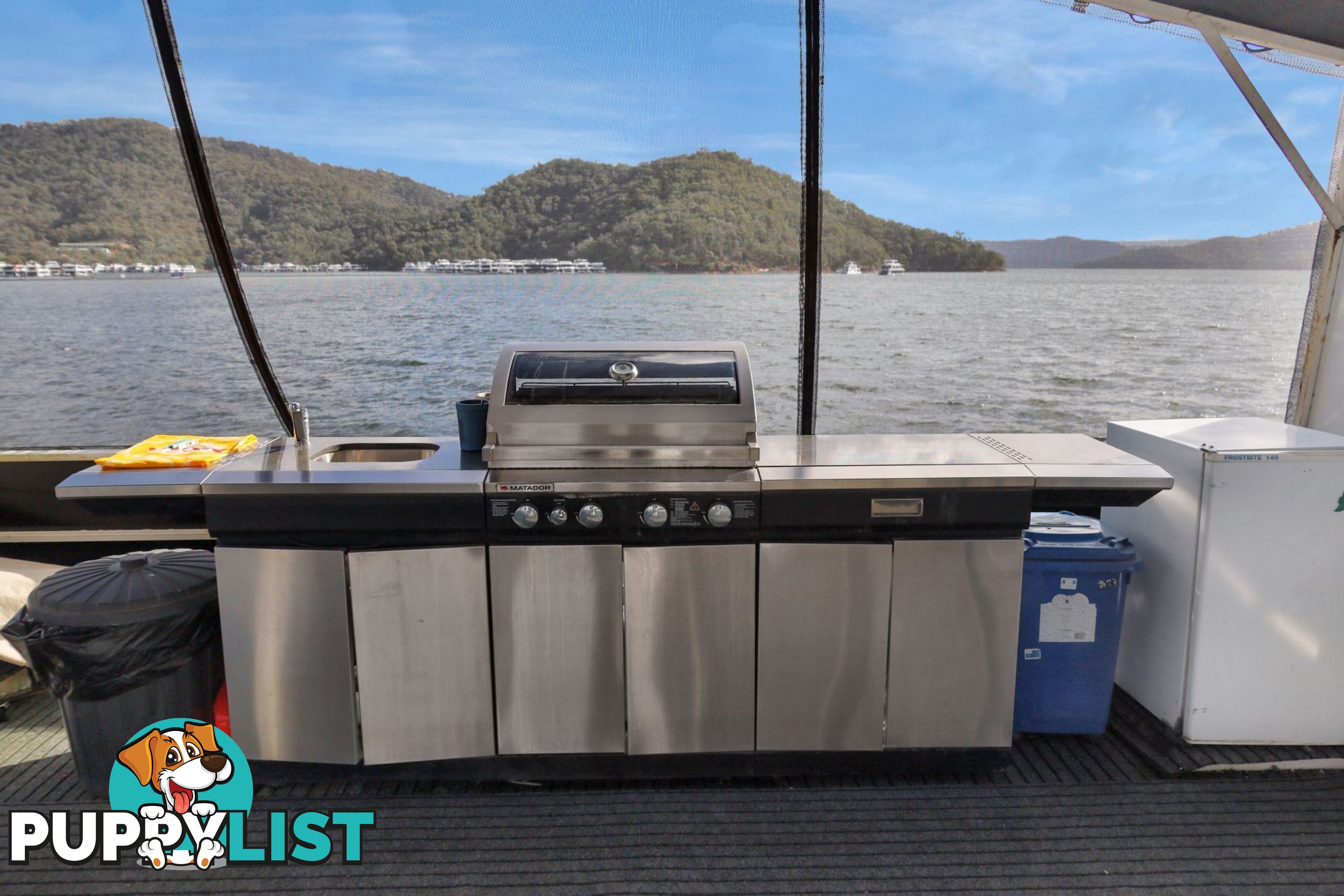 SUMMADAYZE Houseboat Holiday Home on Lake Eildon