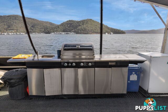 SUMMADAYZE Houseboat Holiday Home on Lake Eildon