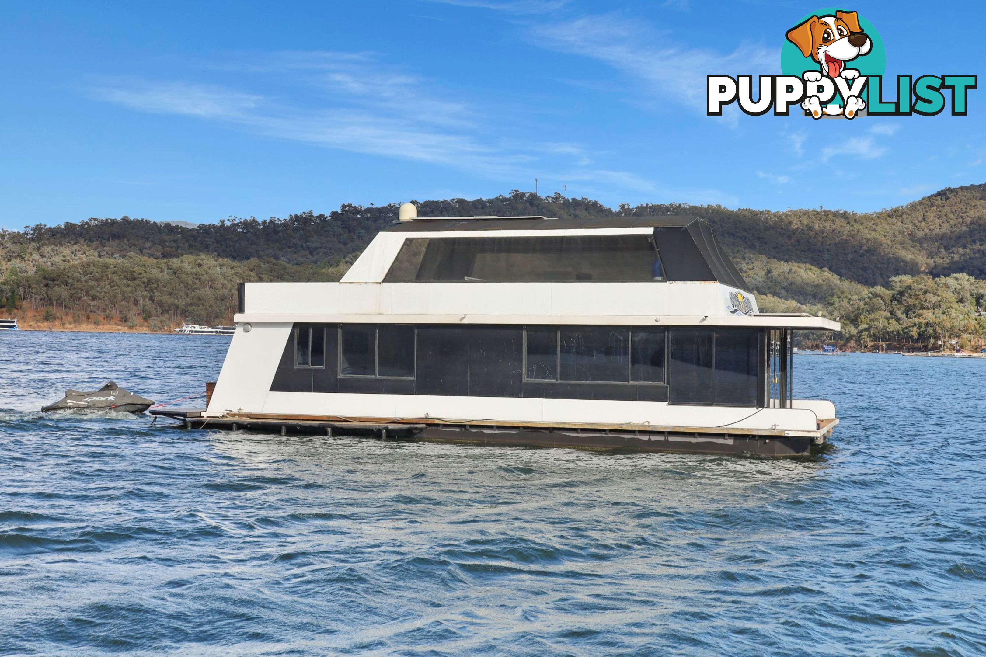 SUMMADAYZE Houseboat Holiday Home on Lake Eildon