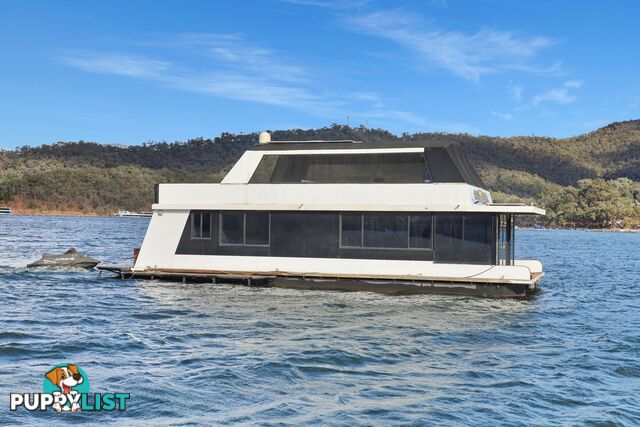 SUMMADAYZE Houseboat Holiday Home on Lake Eildon