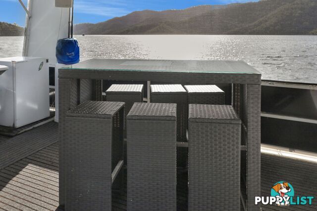 SUMMADAYZE Houseboat Holiday Home on Lake Eildon