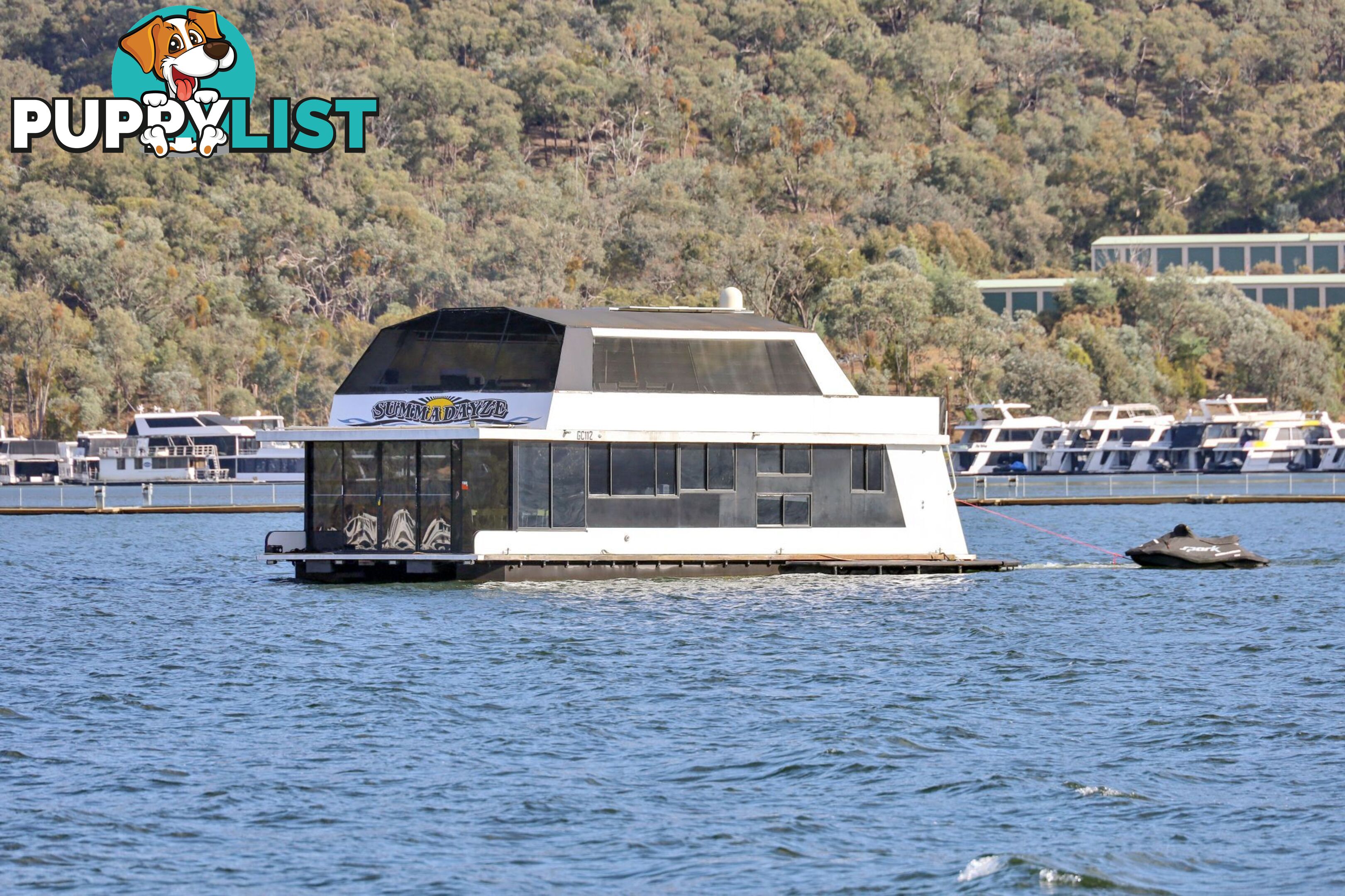 SUMMADAYZE Houseboat Holiday Home on Lake Eildon