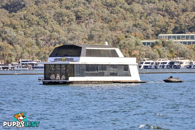 SUMMADAYZE Houseboat Holiday Home on Lake Eildon