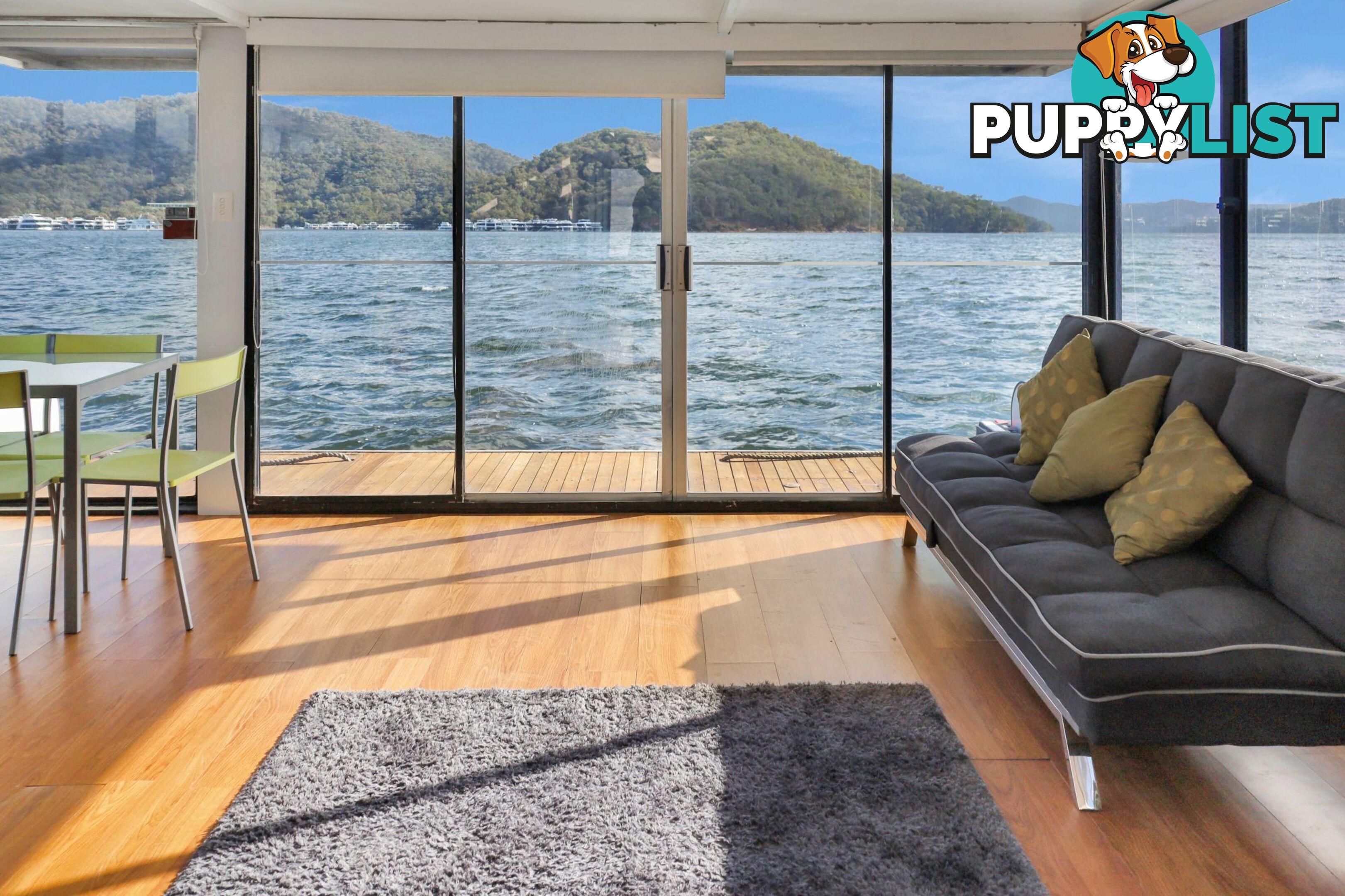 SUMMADAYZE Houseboat Holiday Home on Lake Eildon