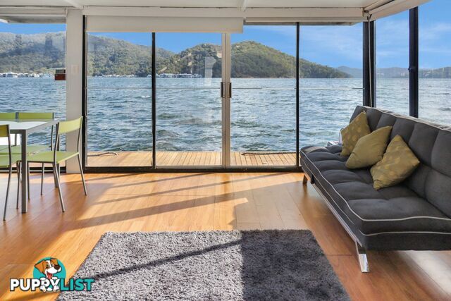 SUMMADAYZE Houseboat Holiday Home on Lake Eildon