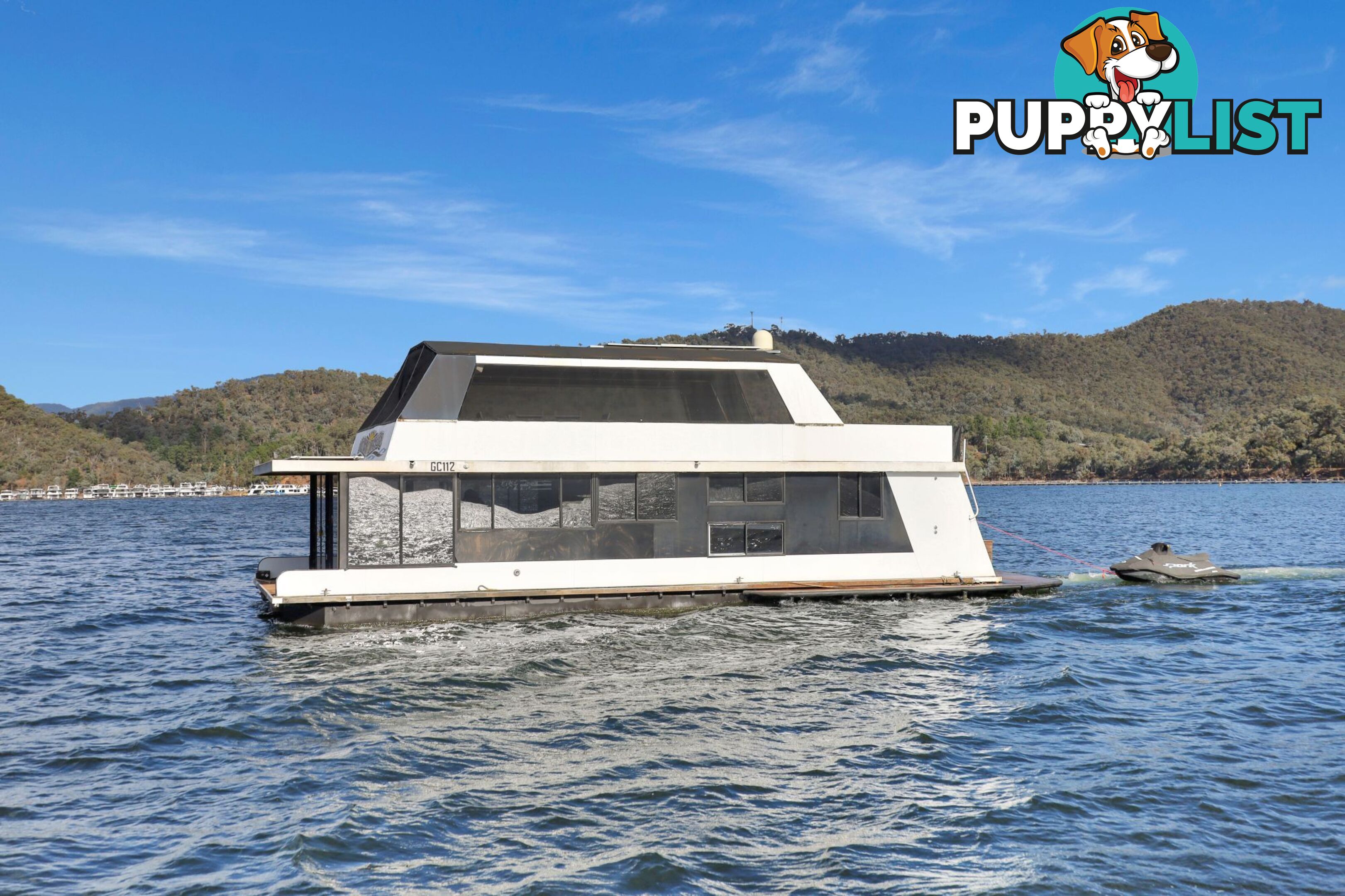 SUMMADAYZE Houseboat Holiday Home on Lake Eildon