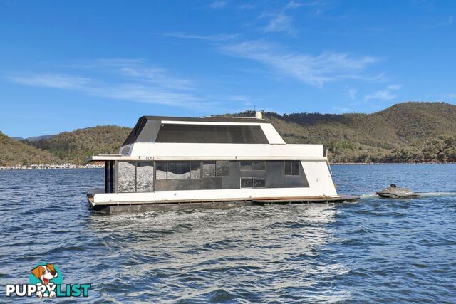 SUMMADAYZE Houseboat Holiday Home on Lake Eildon