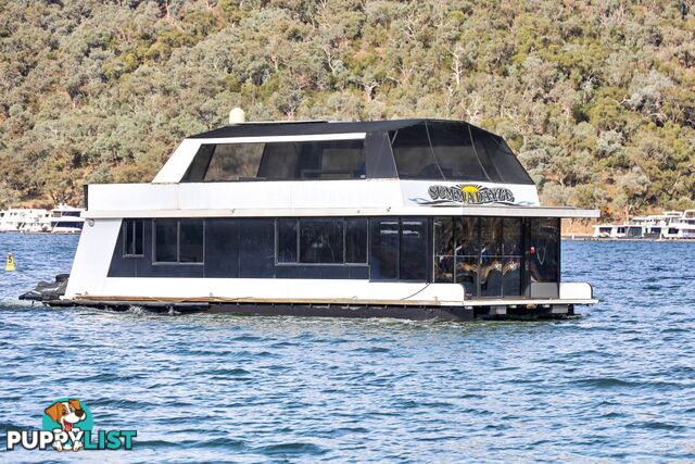 SUMMADAYZE Houseboat Holiday Home on Lake Eildon