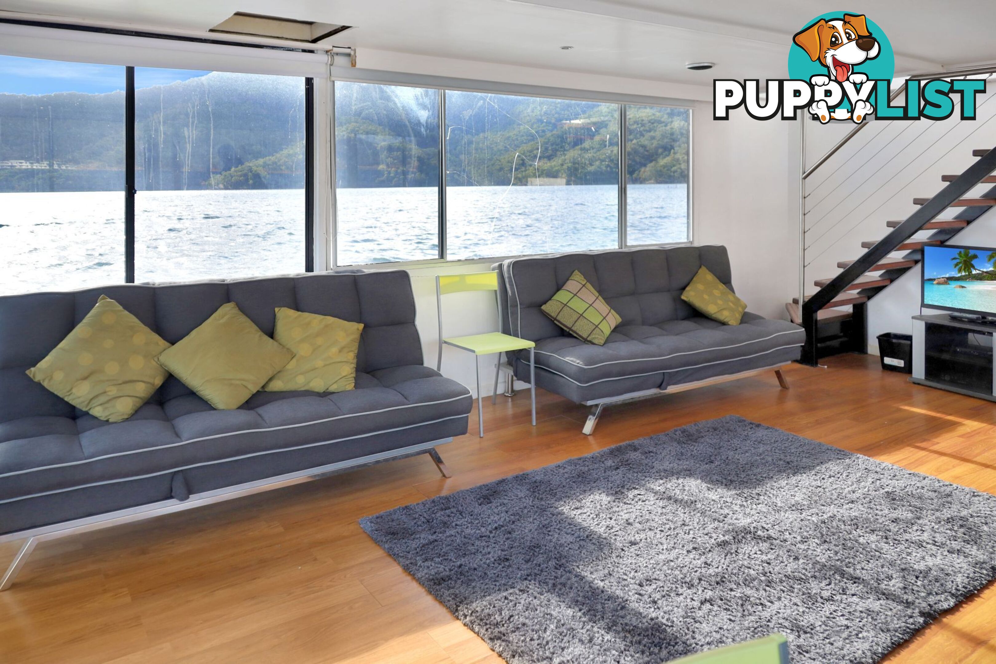 SUMMADAYZE Houseboat Holiday Home on Lake Eildon