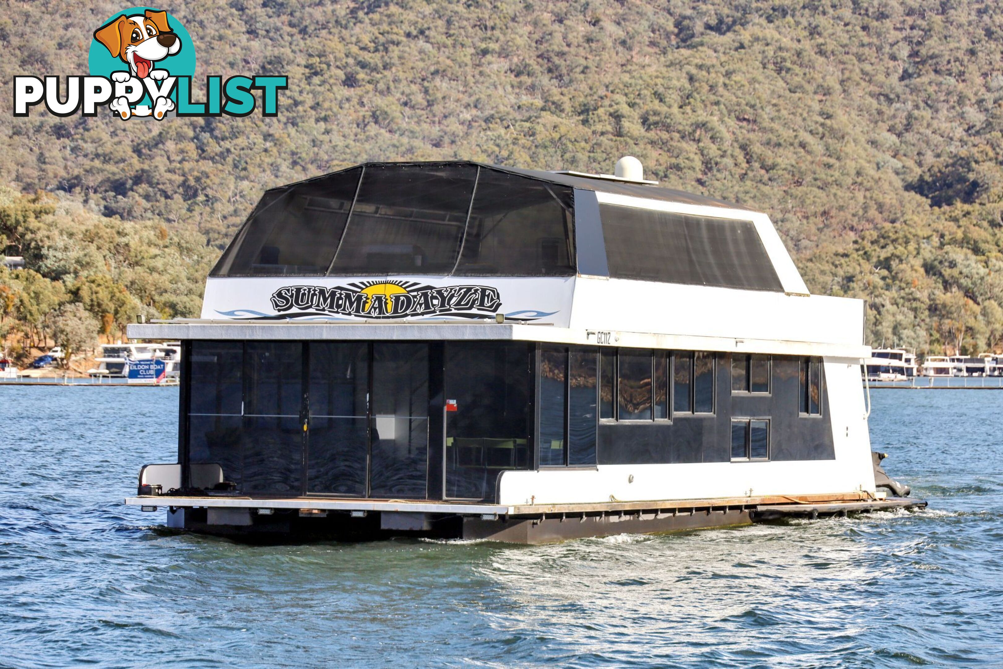 SUMMADAYZE Houseboat Holiday Home on Lake Eildon