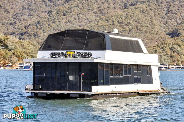 SUMMADAYZE Houseboat Holiday Home on Lake Eildon