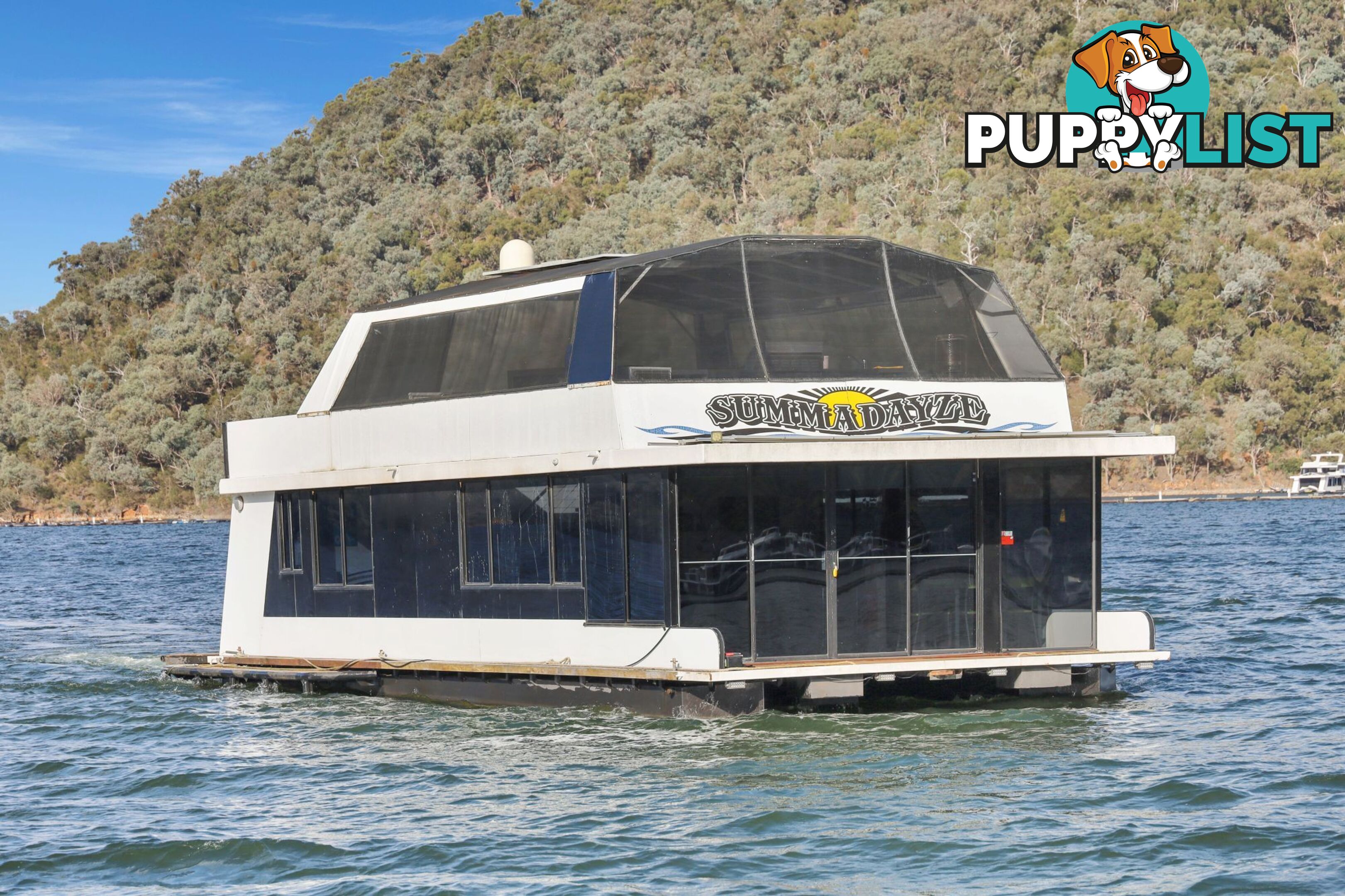 SUMMADAYZE Houseboat Holiday Home on Lake Eildon