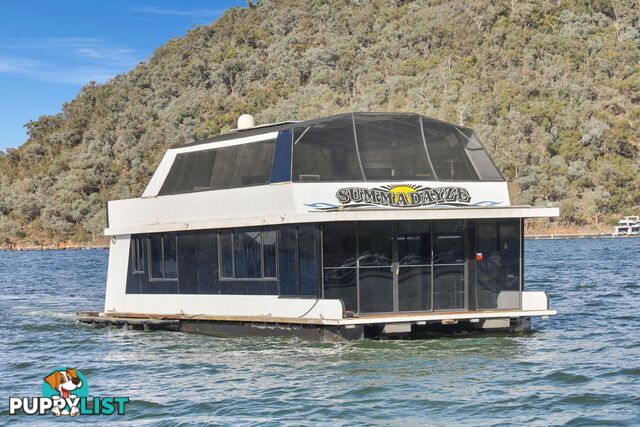 SUMMADAYZE Houseboat Holiday Home on Lake Eildon