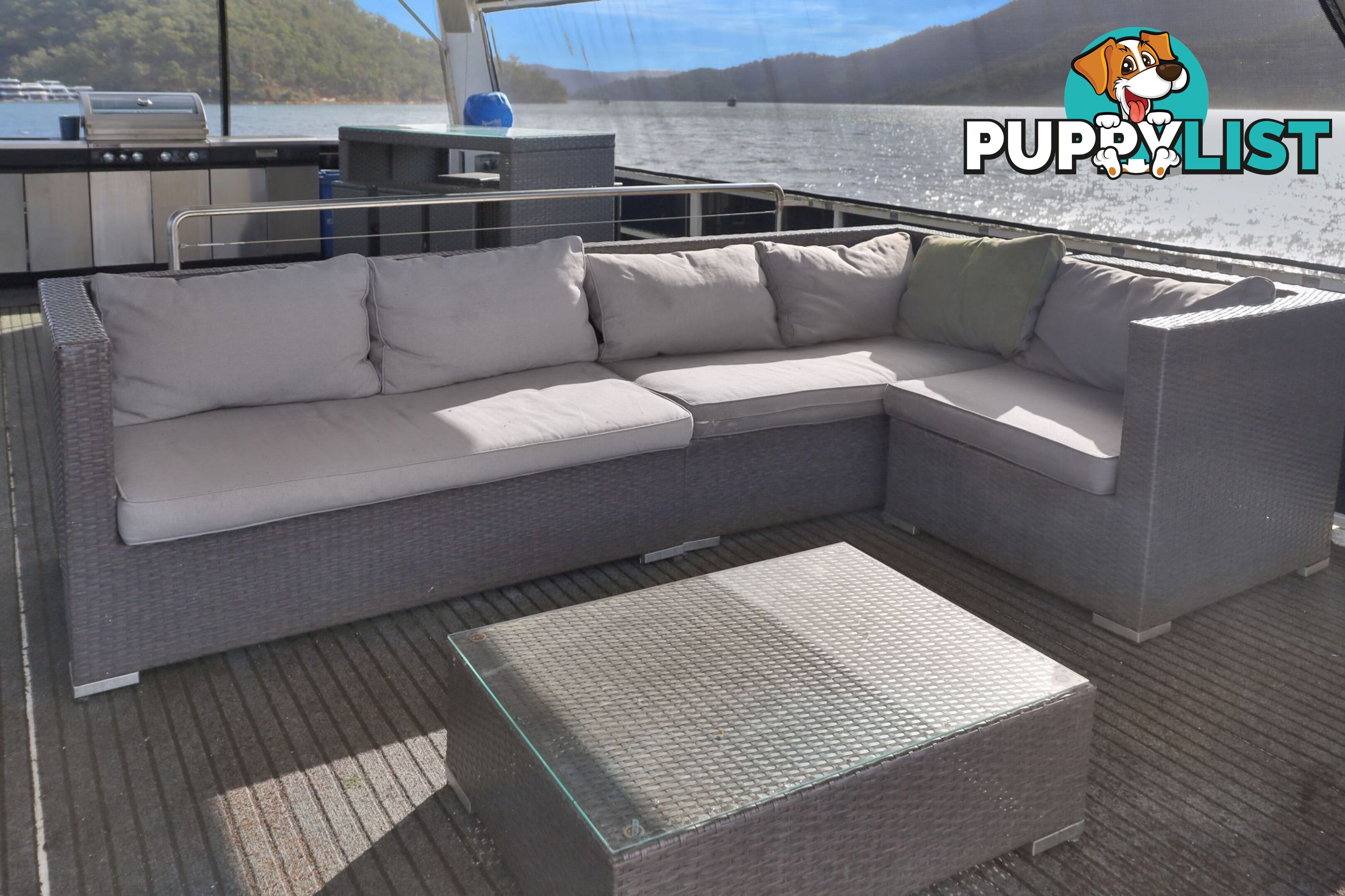 SUMMADAYZE Houseboat Holiday Home on Lake Eildon