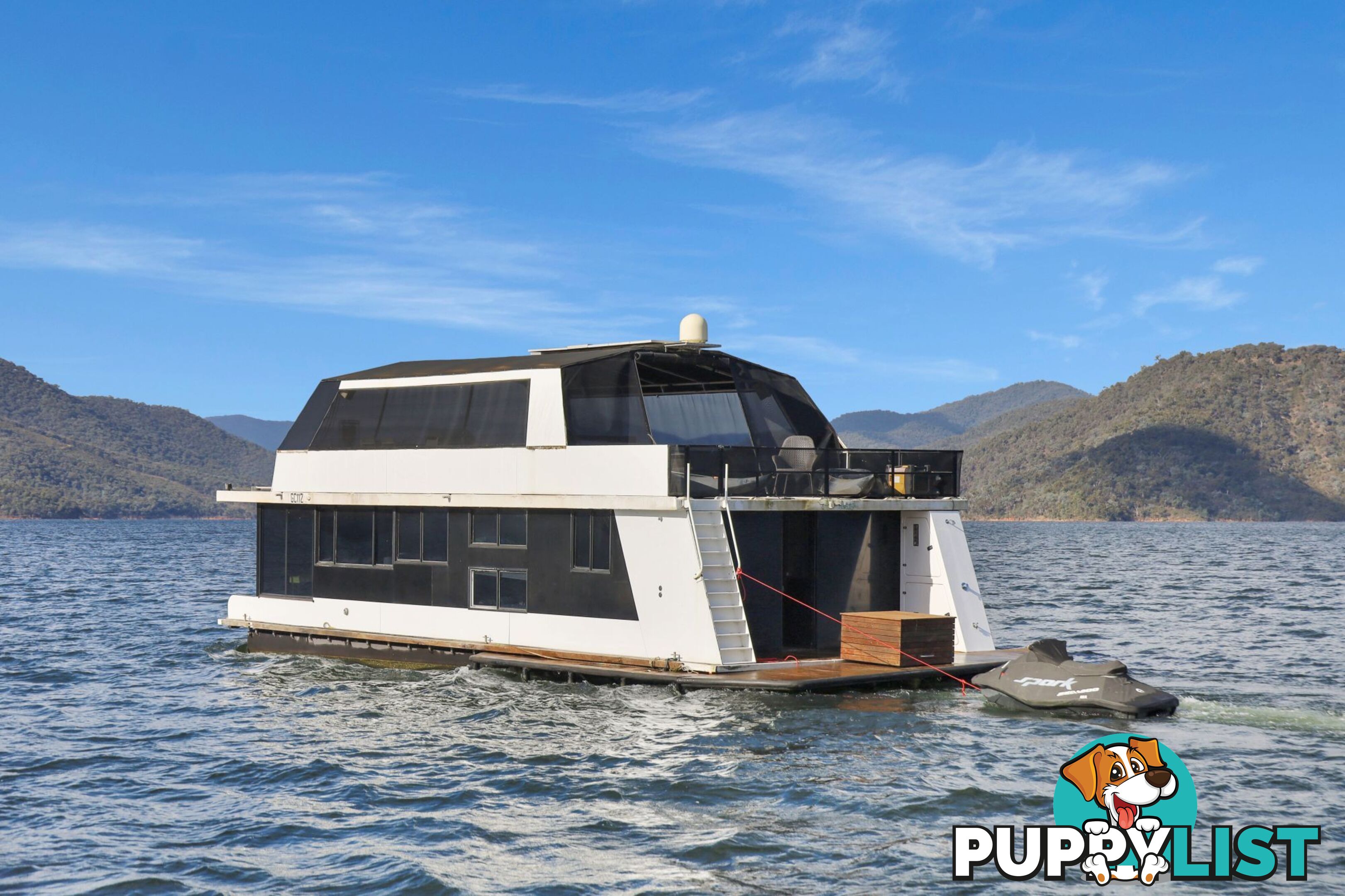 SUMMADAYZE Houseboat Holiday Home on Lake Eildon