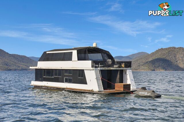 SUMMADAYZE Houseboat Holiday Home on Lake Eildon