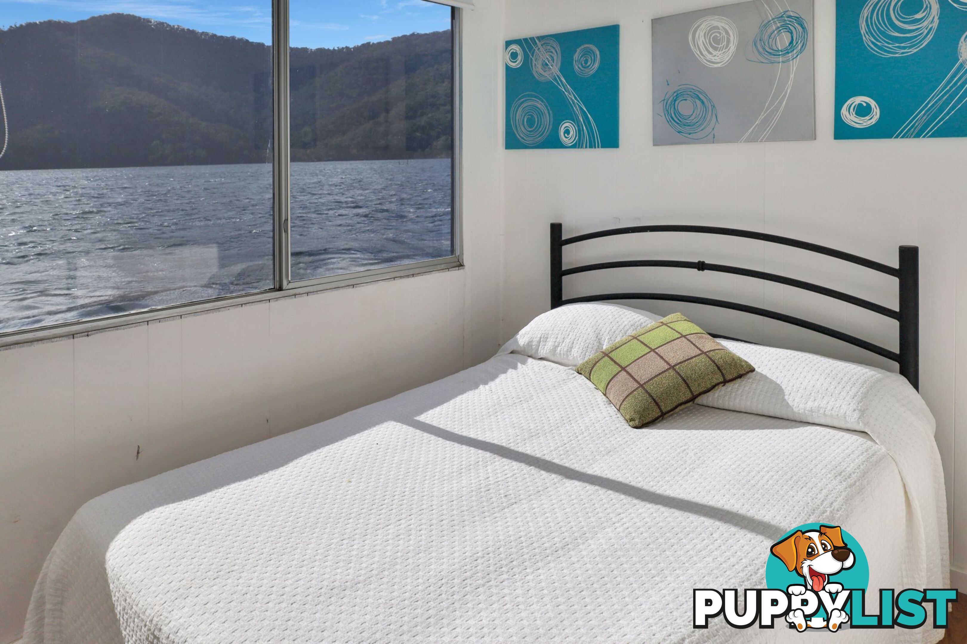 SUMMADAYZE Houseboat Holiday Home on Lake Eildon