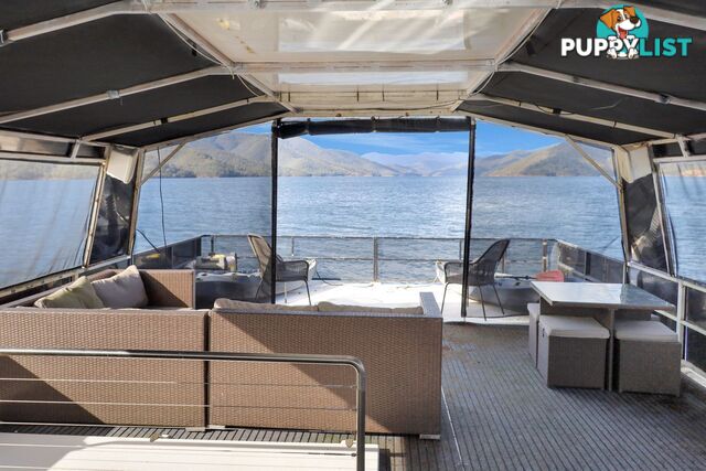 SUMMADAYZE Houseboat Holiday Home on Lake Eildon