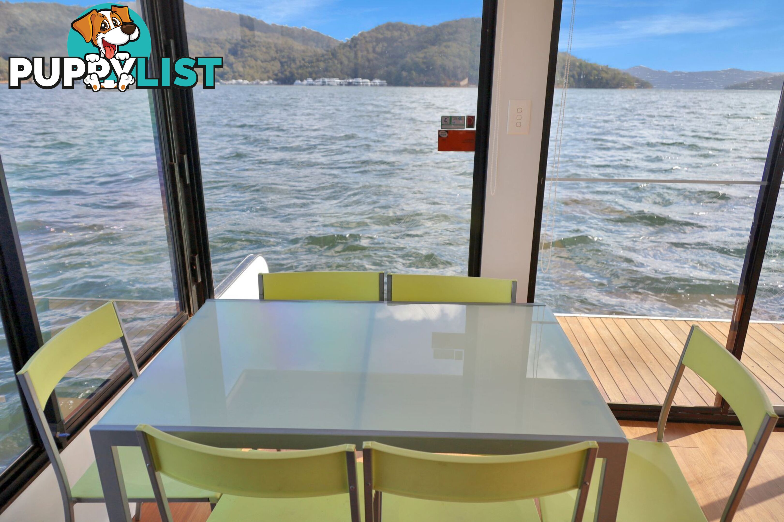 SUMMADAYZE Houseboat Holiday Home on Lake Eildon