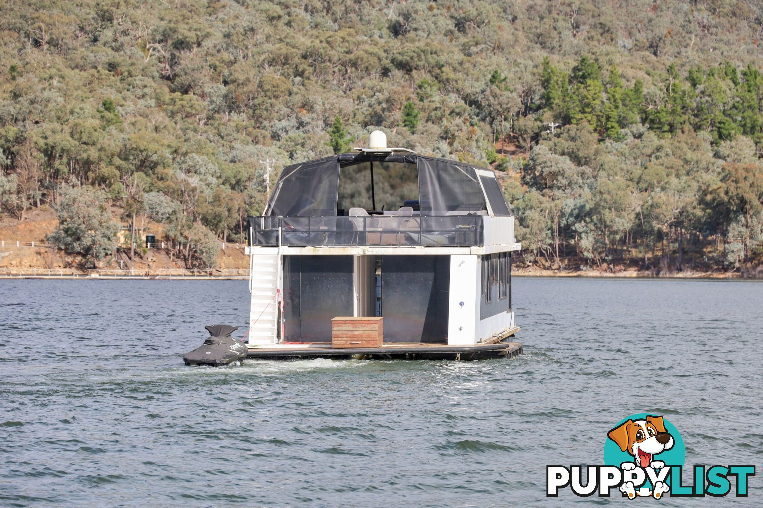 SUMMADAYZE Houseboat Holiday Home on Lake Eildon