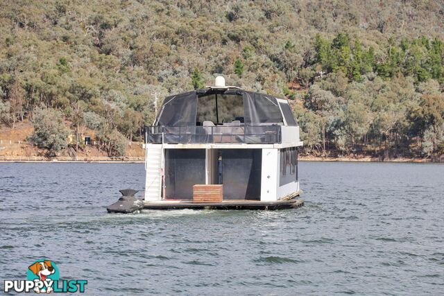 SUMMADAYZE Houseboat Holiday Home on Lake Eildon