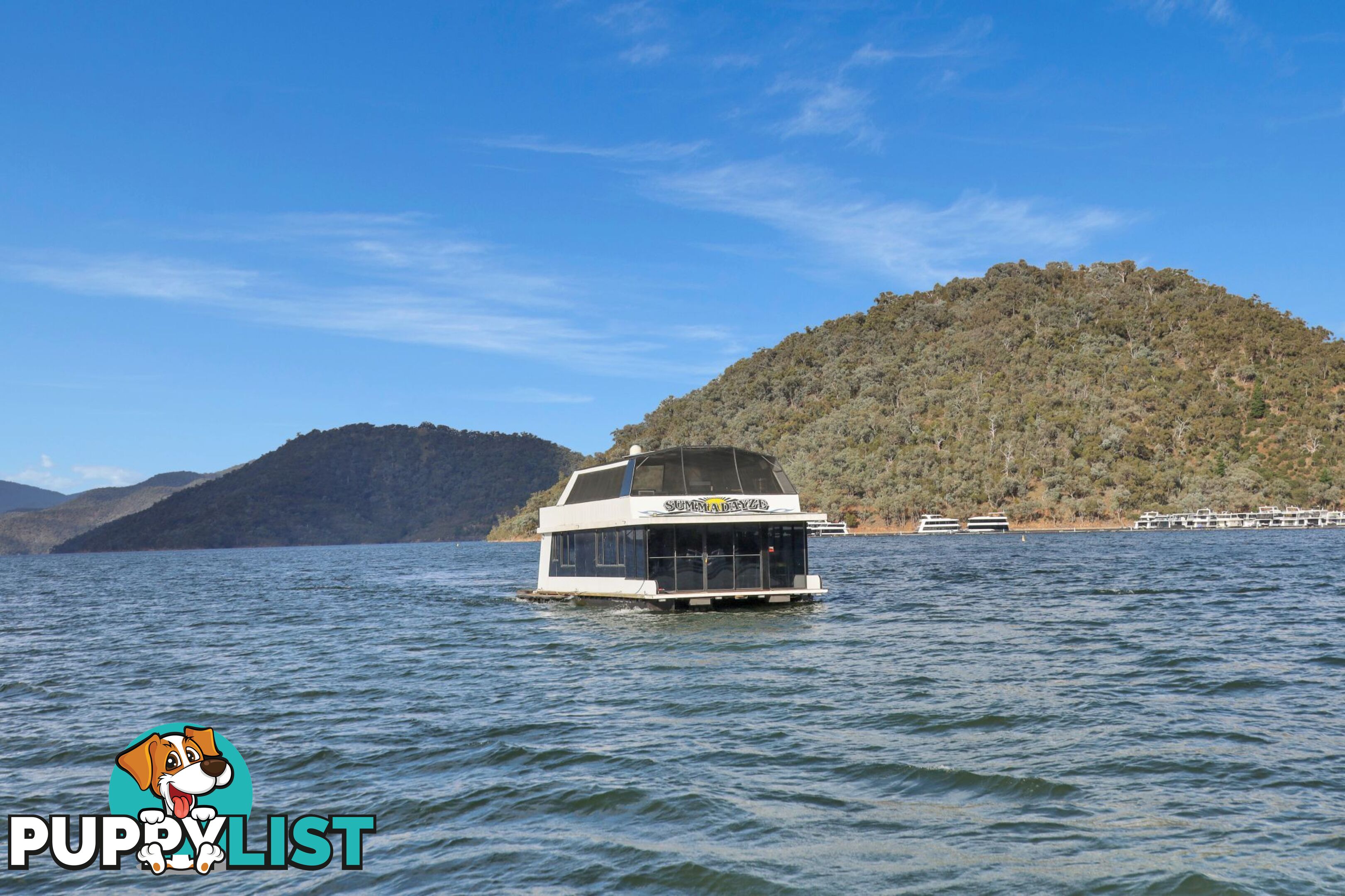 SUMMADAYZE Houseboat Holiday Home on Lake Eildon