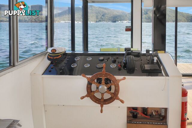 SUMMADAYZE Houseboat Holiday Home on Lake Eildon