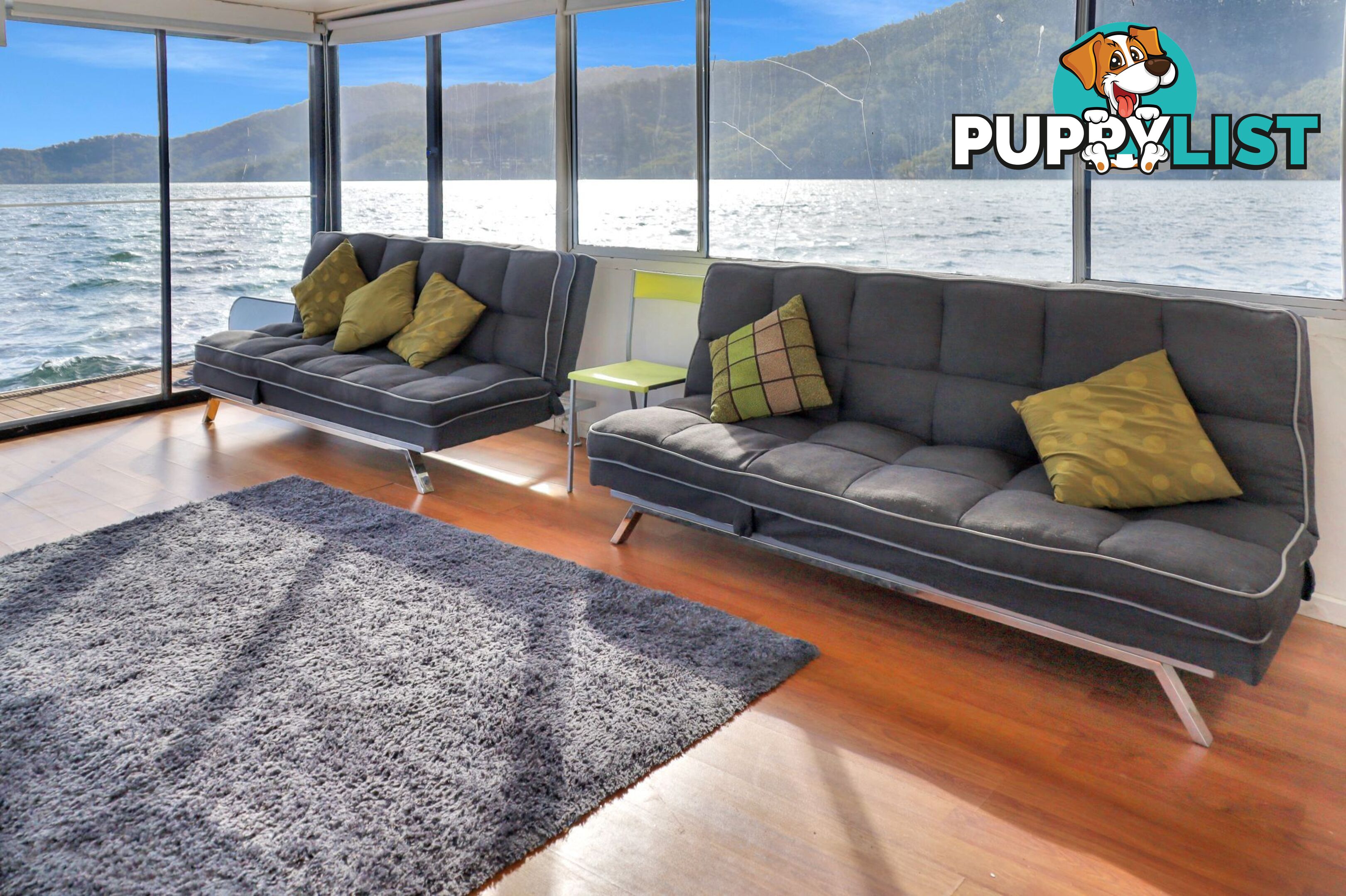 SUMMADAYZE Houseboat Holiday Home on Lake Eildon