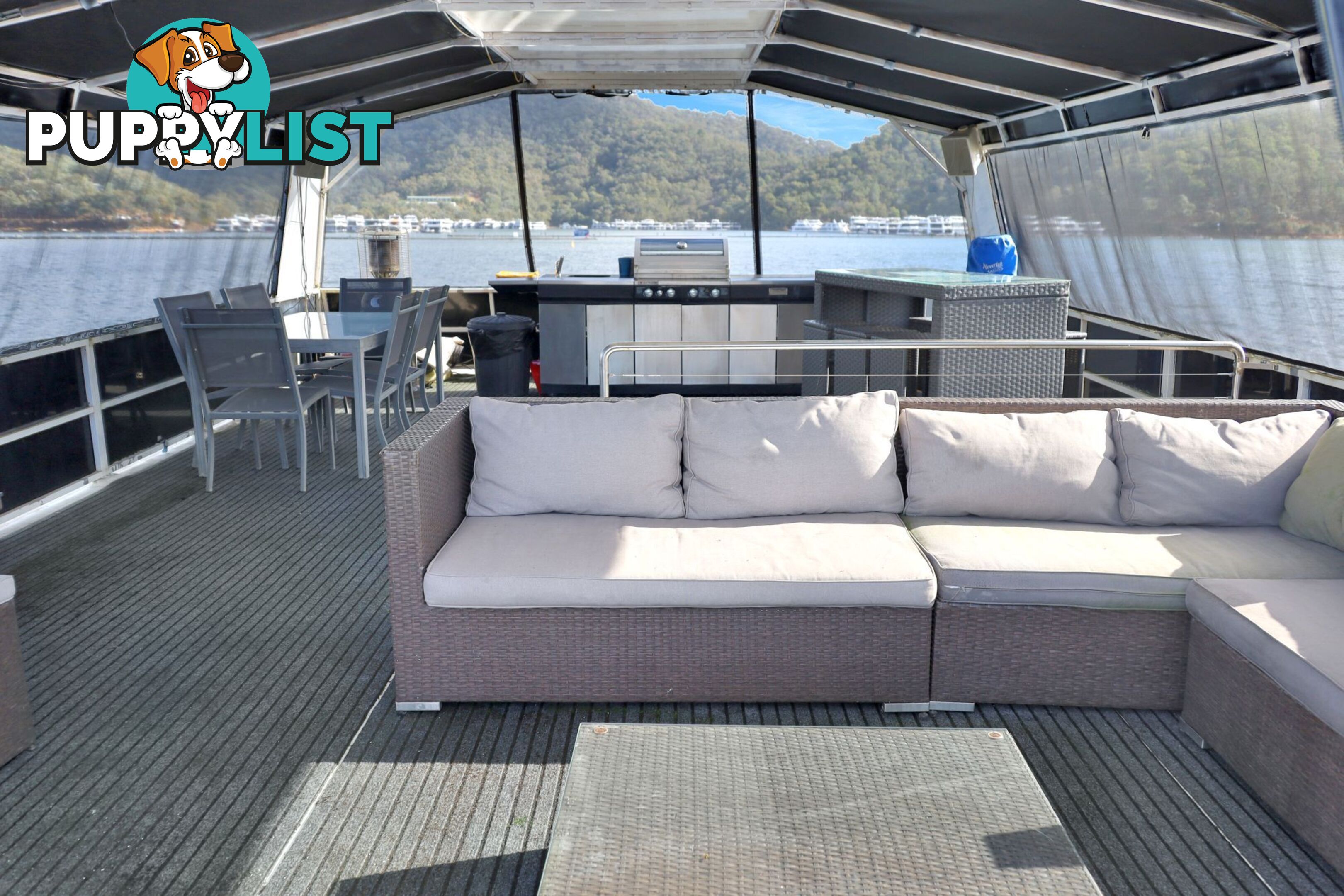 SUMMADAYZE Houseboat Holiday Home on Lake Eildon