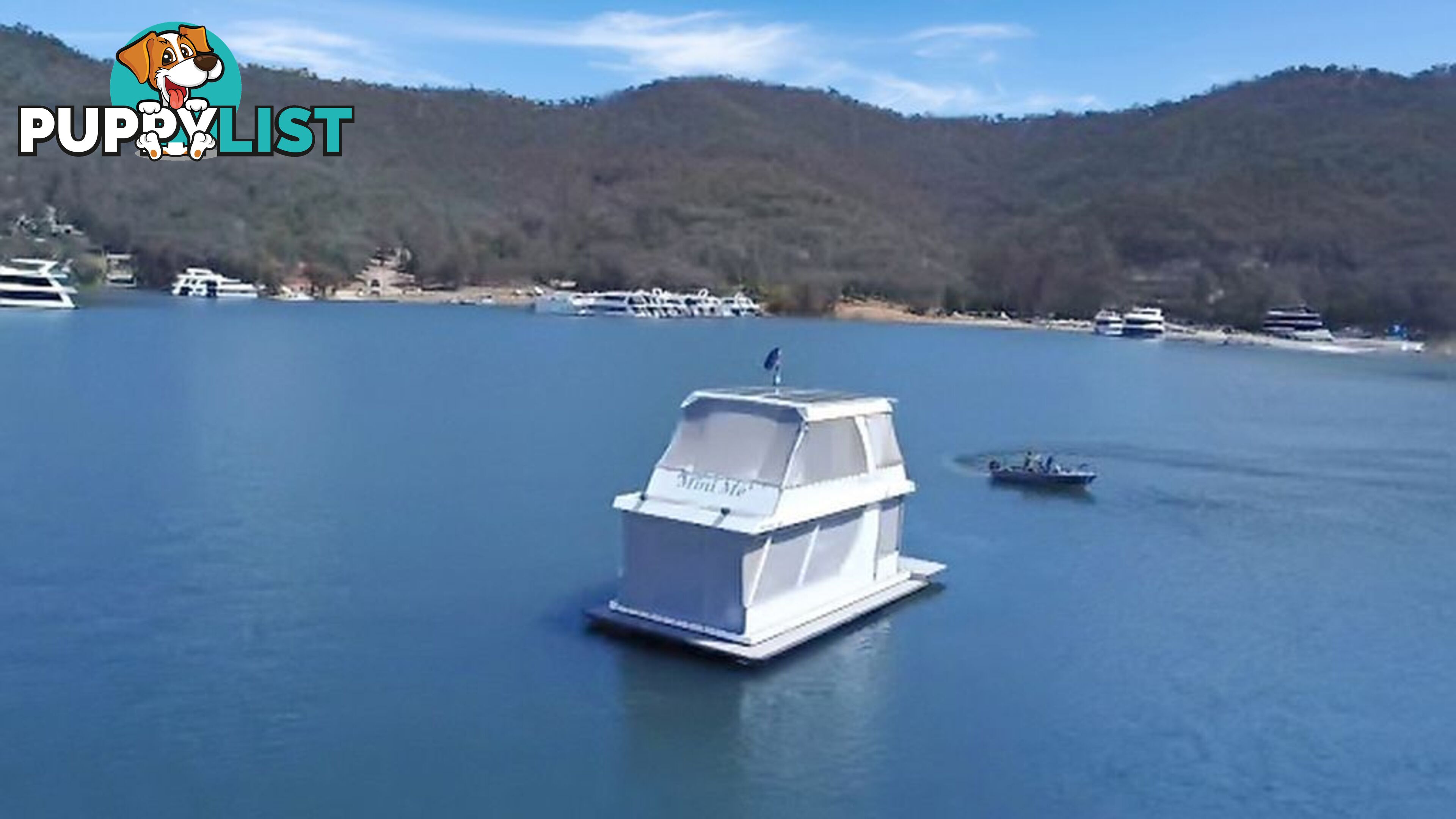 Mini Me Houseboat Holiday Home on Lake Eildon