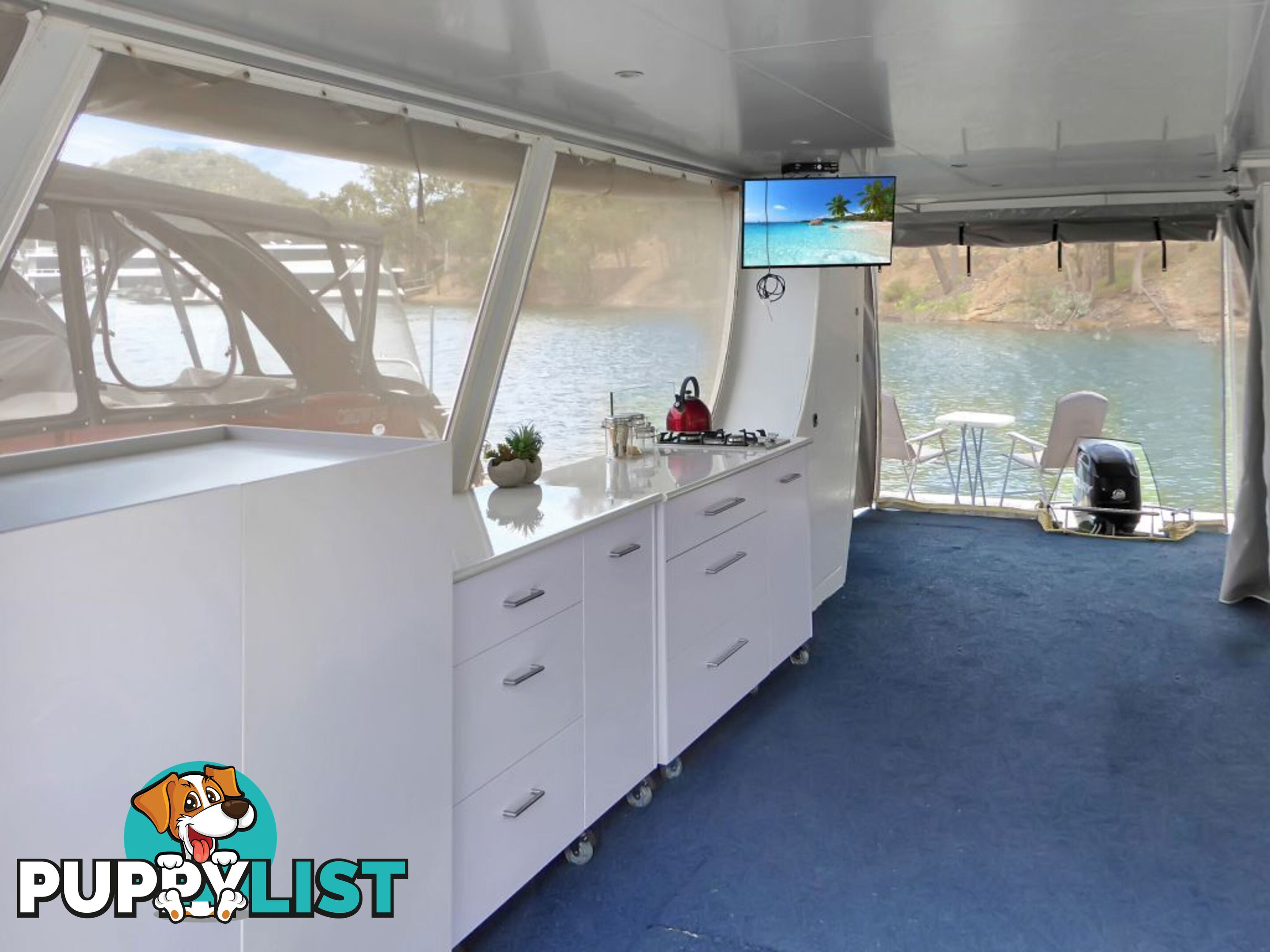 Mini Me Houseboat Holiday Home on Lake Eildon