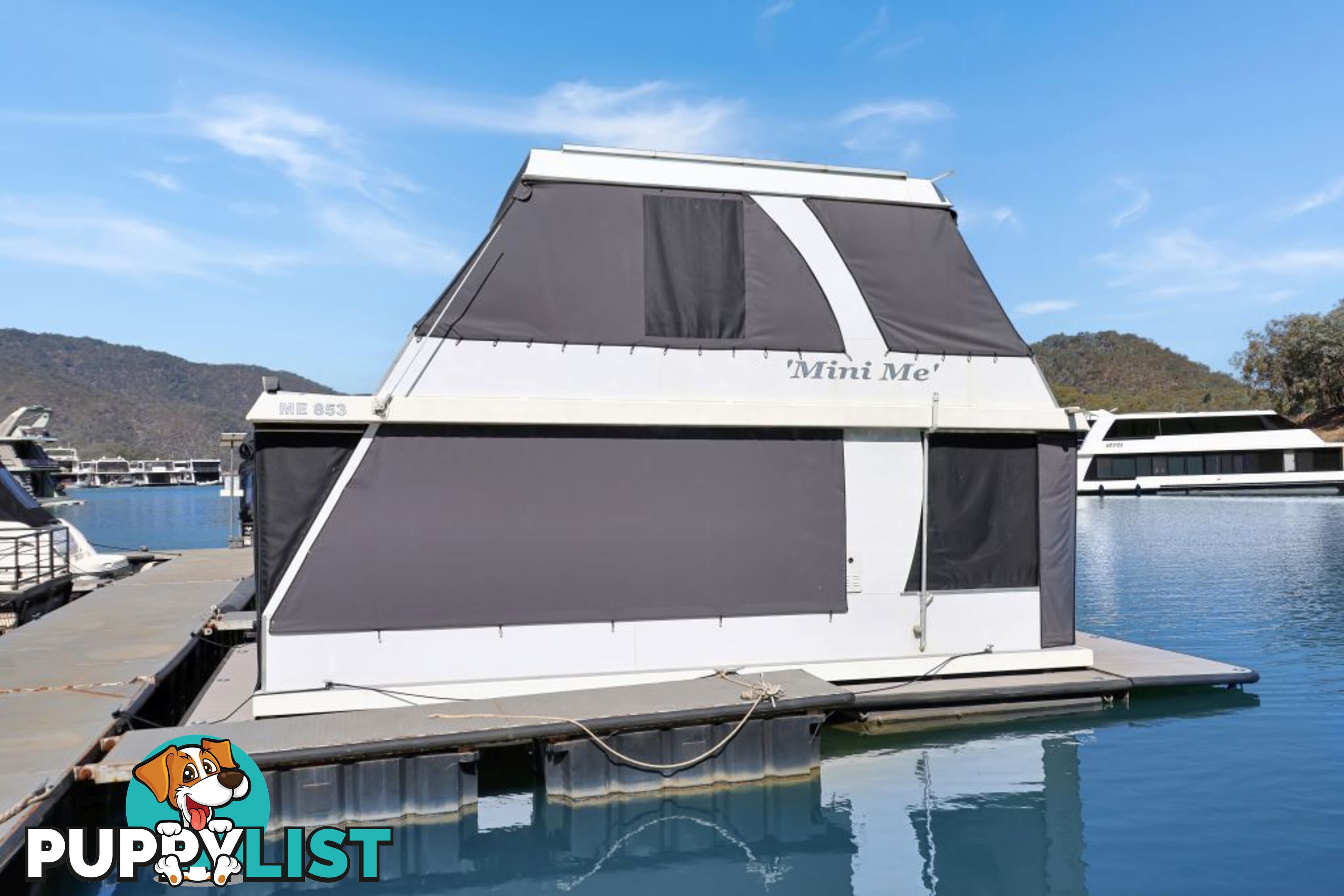 Mini Me Houseboat Holiday Home on Lake Eildon