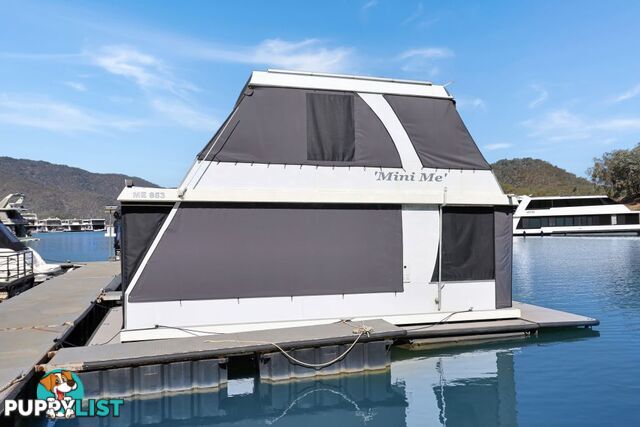 Mini Me Houseboat Holiday Home on Lake Eildon