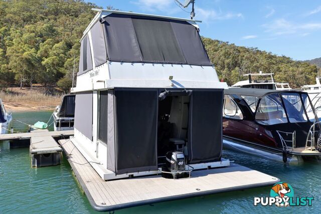 Mini Me Houseboat Holiday Home on Lake Eildon