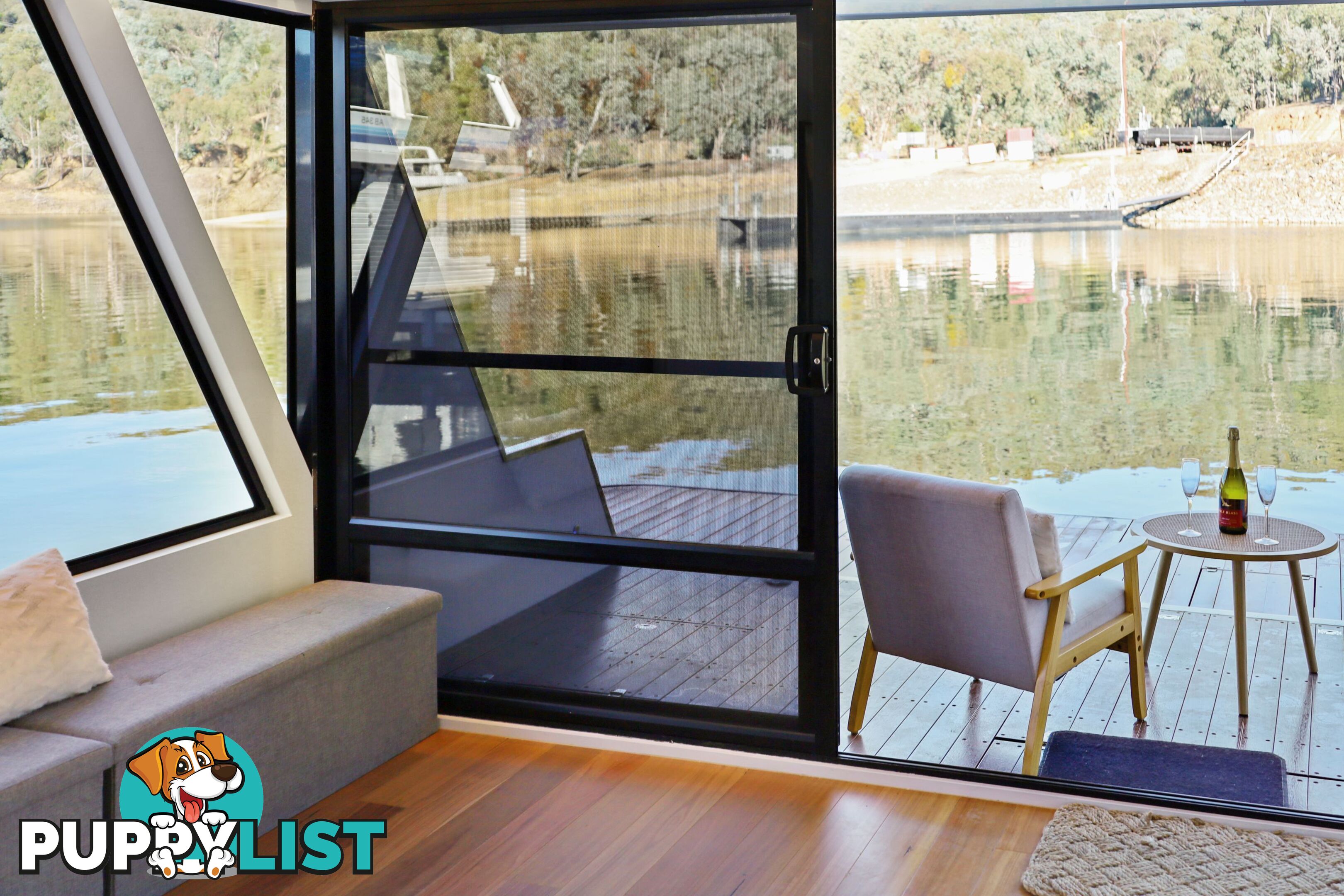 Top Gun Houseboat Holiday Home on Lake Eildon