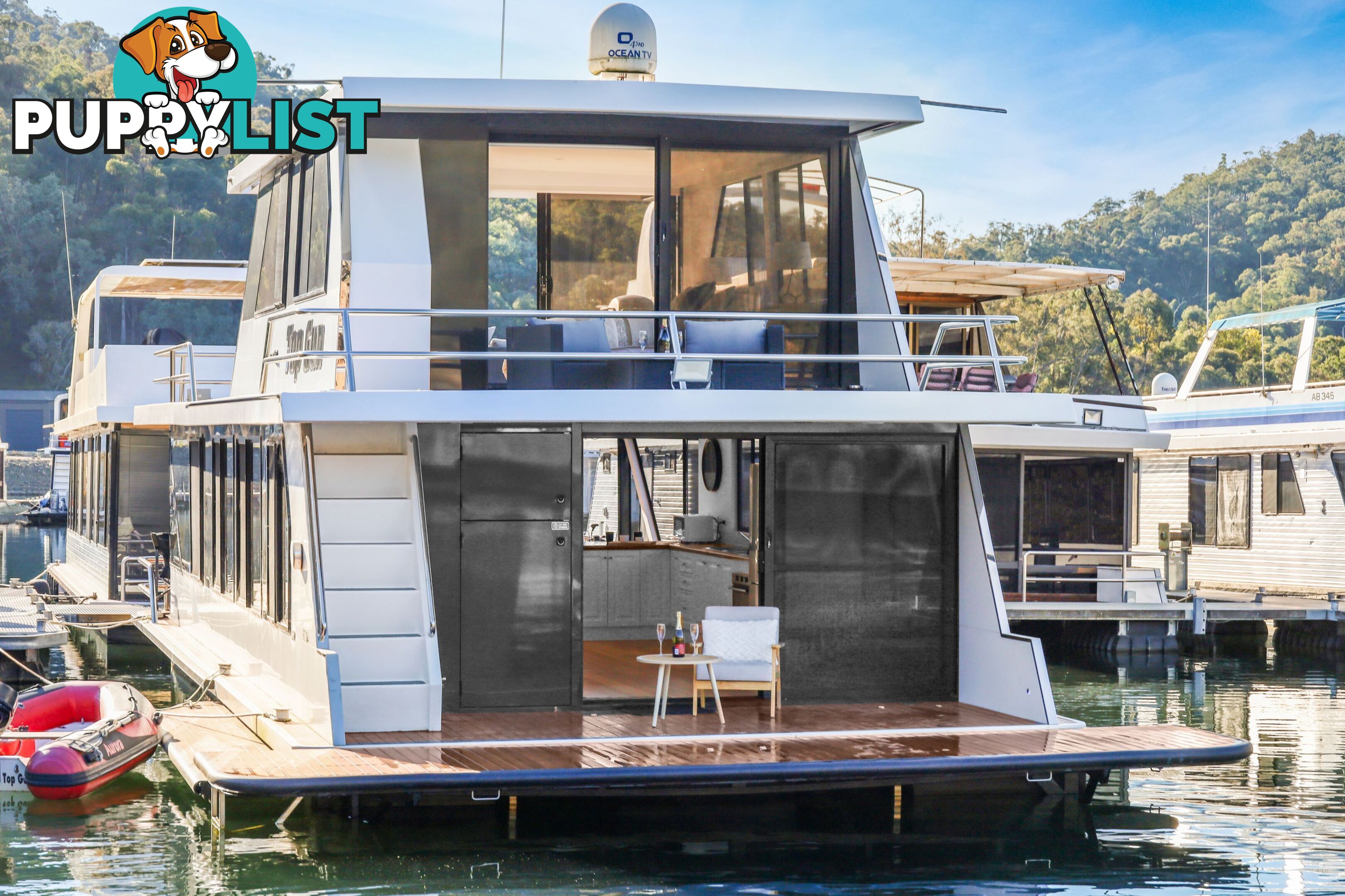 Top Gun Houseboat Holiday Home on Lake Eildon