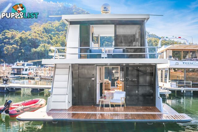 Top Gun Houseboat Holiday Home on Lake Eildon