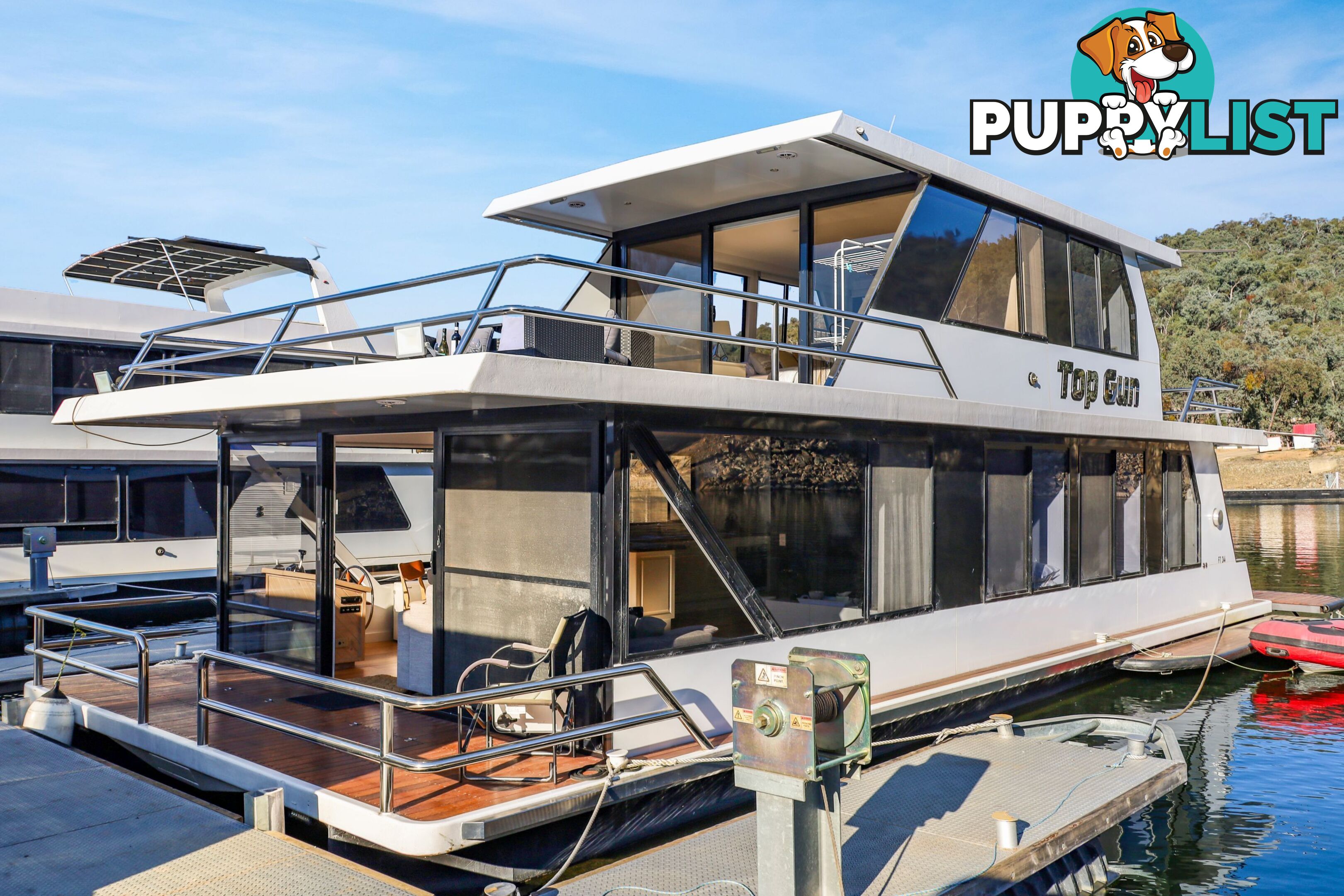 Top Gun Houseboat Holiday Home on Lake Eildon