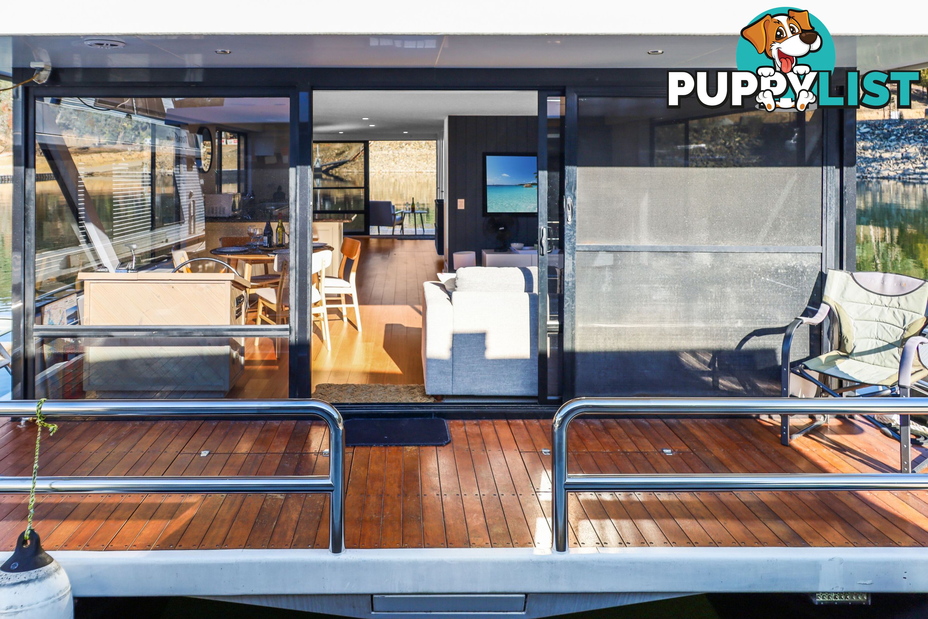 Top Gun Houseboat Holiday Home on Lake Eildon