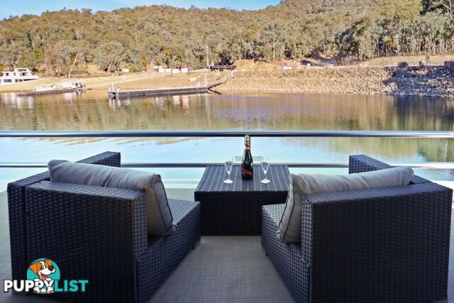 Top Gun Houseboat Holiday Home on Lake Eildon