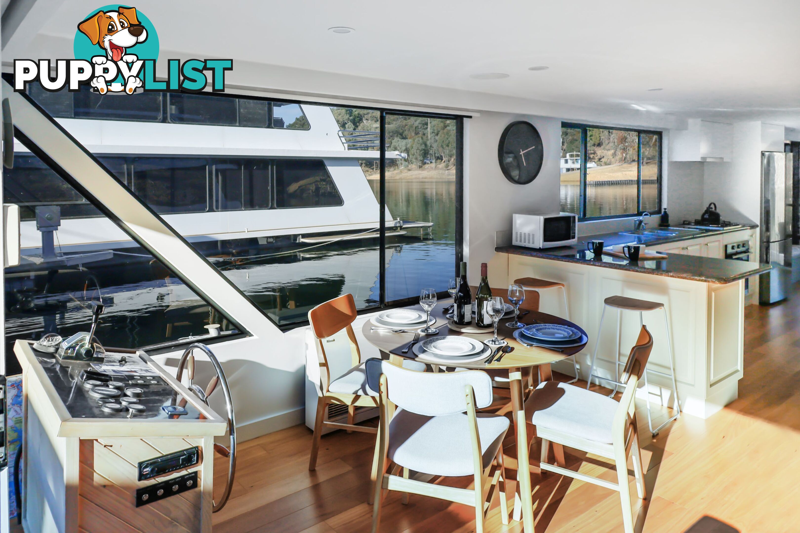 Top Gun Houseboat Holiday Home on Lake Eildon