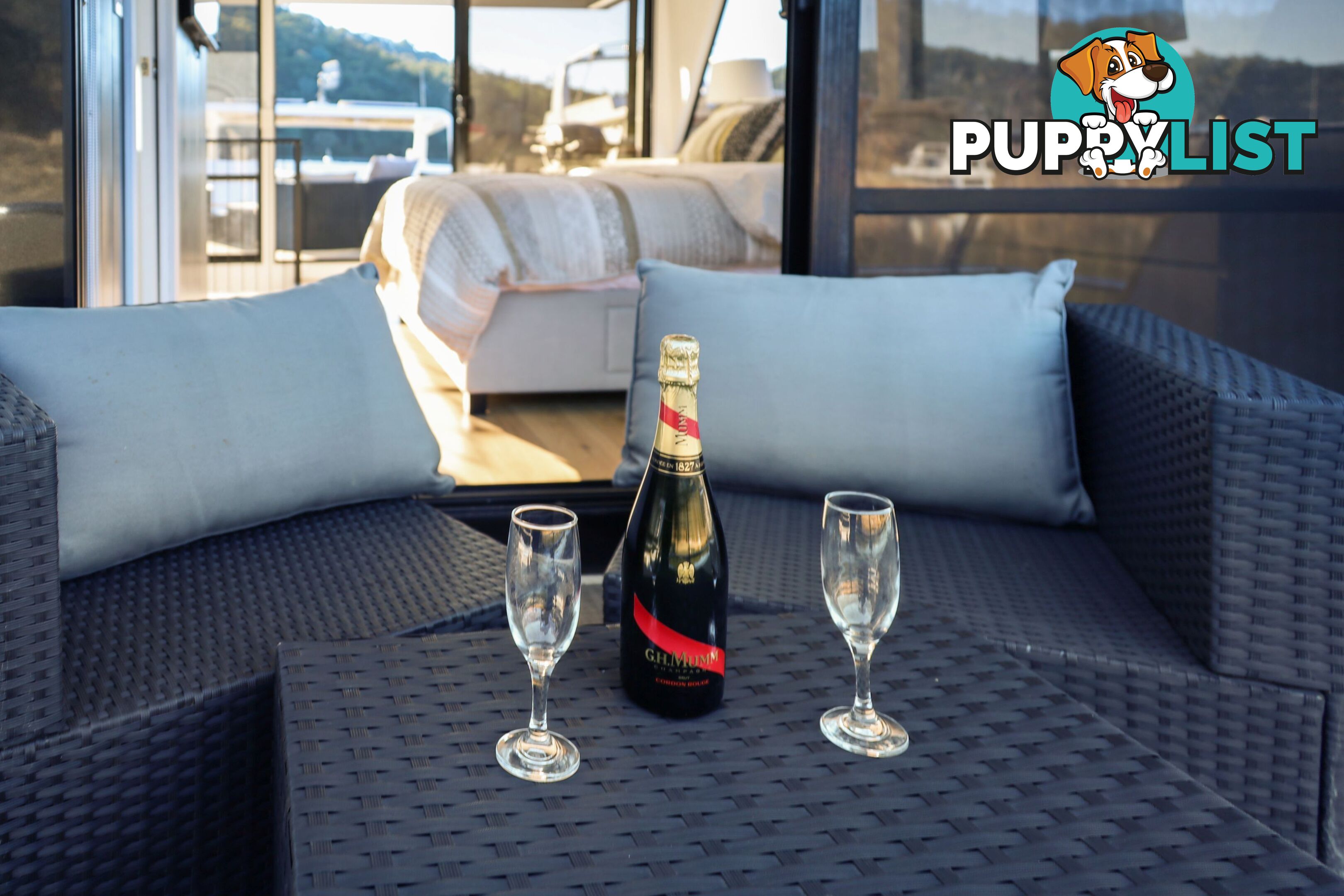 Top Gun Houseboat Holiday Home on Lake Eildon