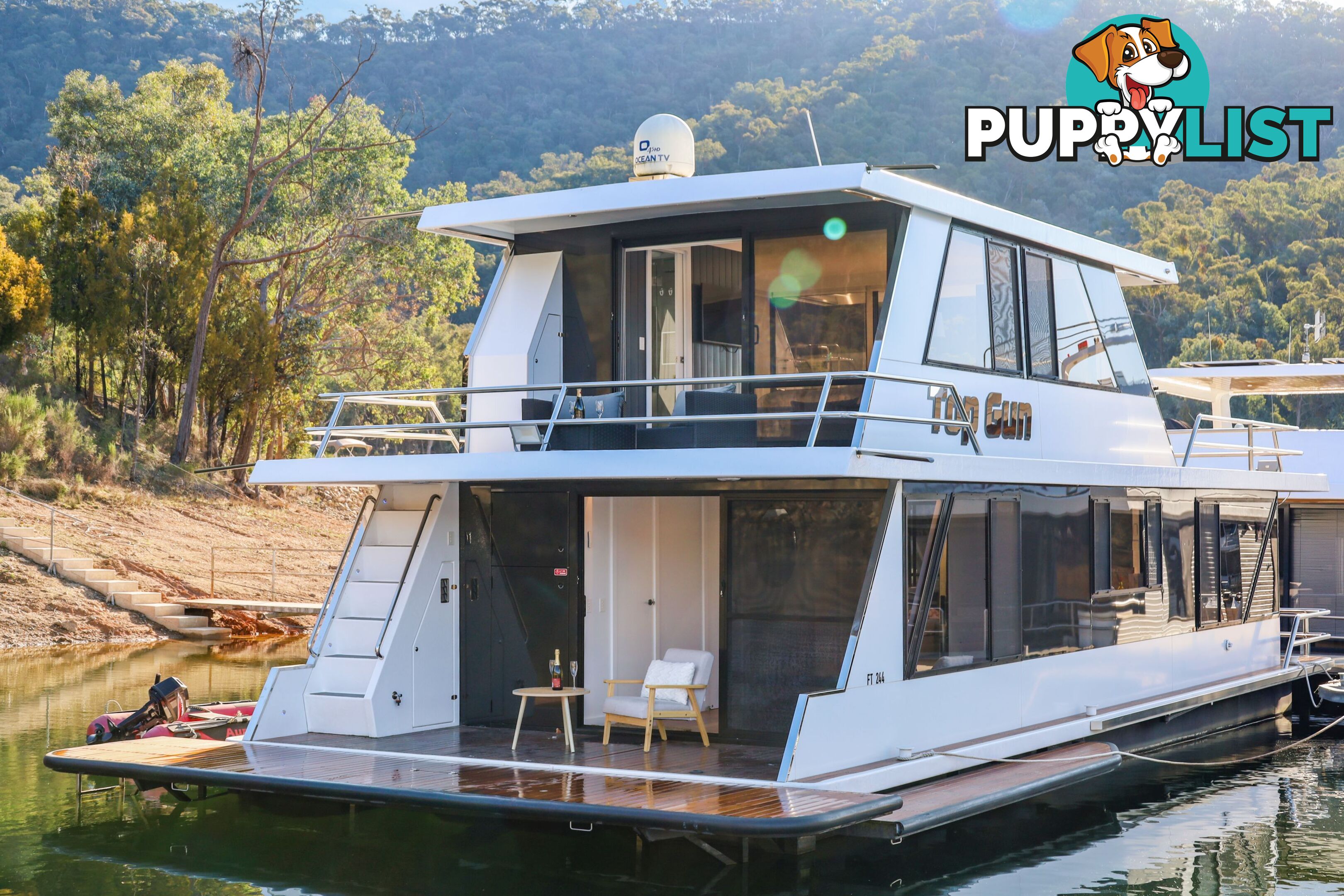 Top Gun Houseboat Holiday Home on Lake Eildon