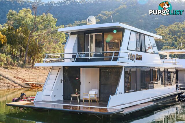 Top Gun Houseboat Holiday Home on Lake Eildon