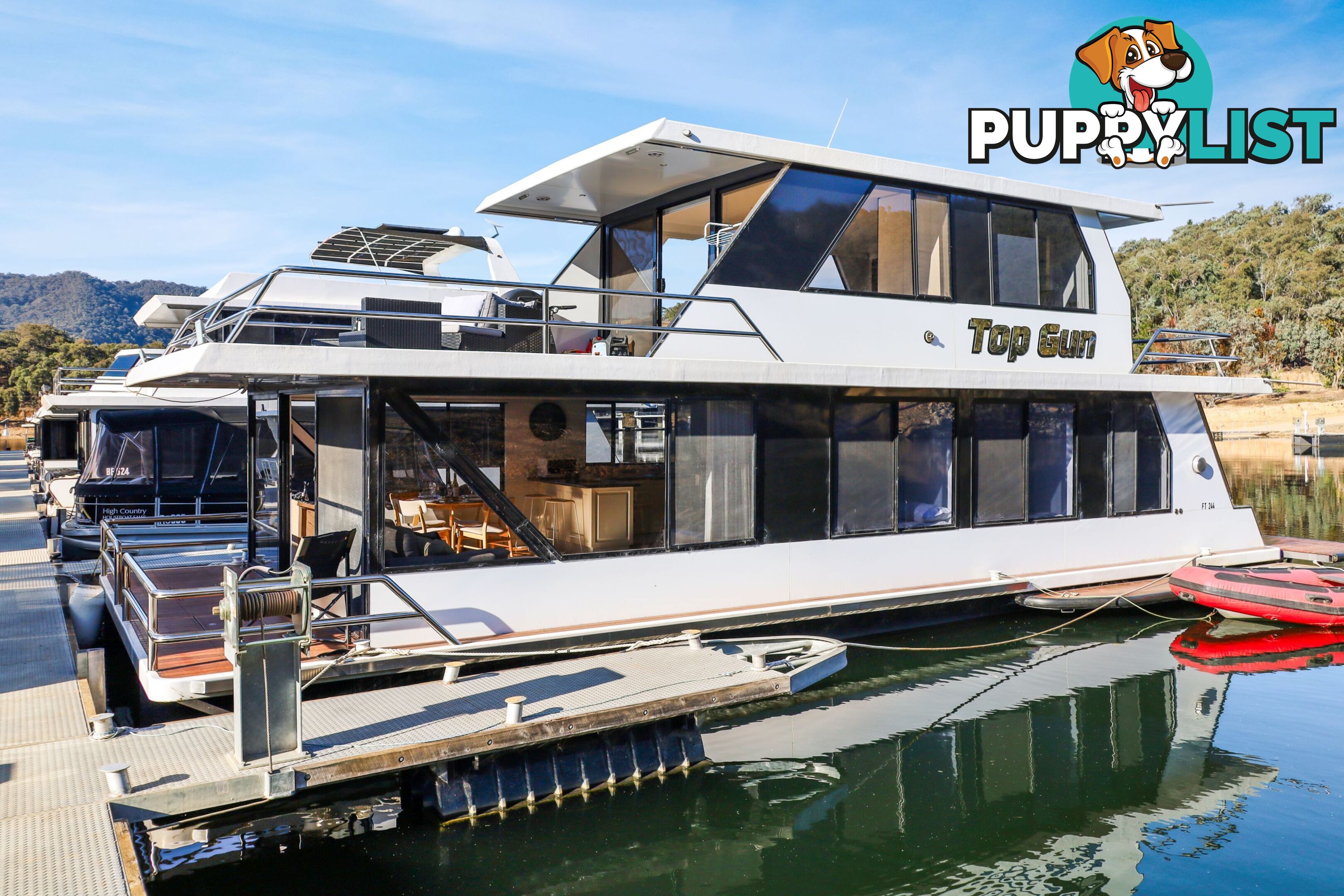 Top Gun Houseboat Holiday Home on Lake Eildon