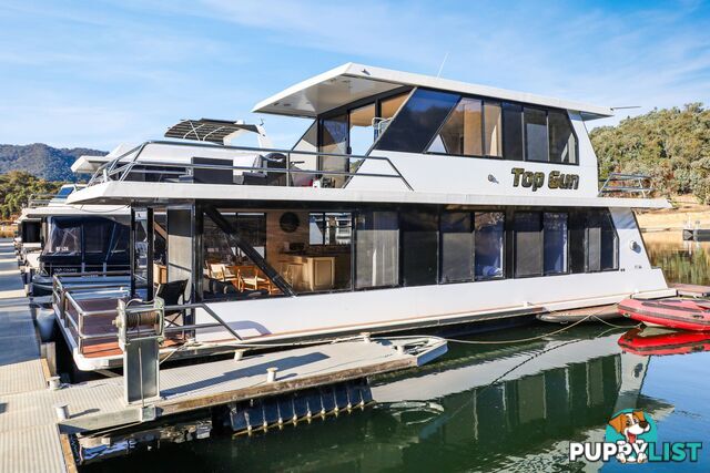 Top Gun Houseboat Holiday Home on Lake Eildon