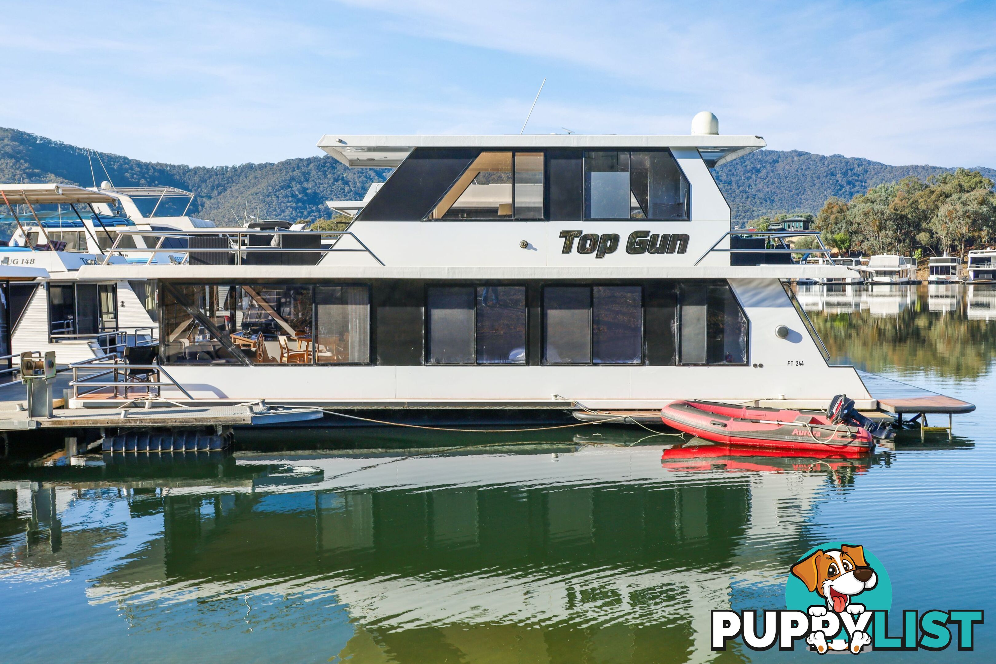 Top Gun Houseboat Holiday Home on Lake Eildon