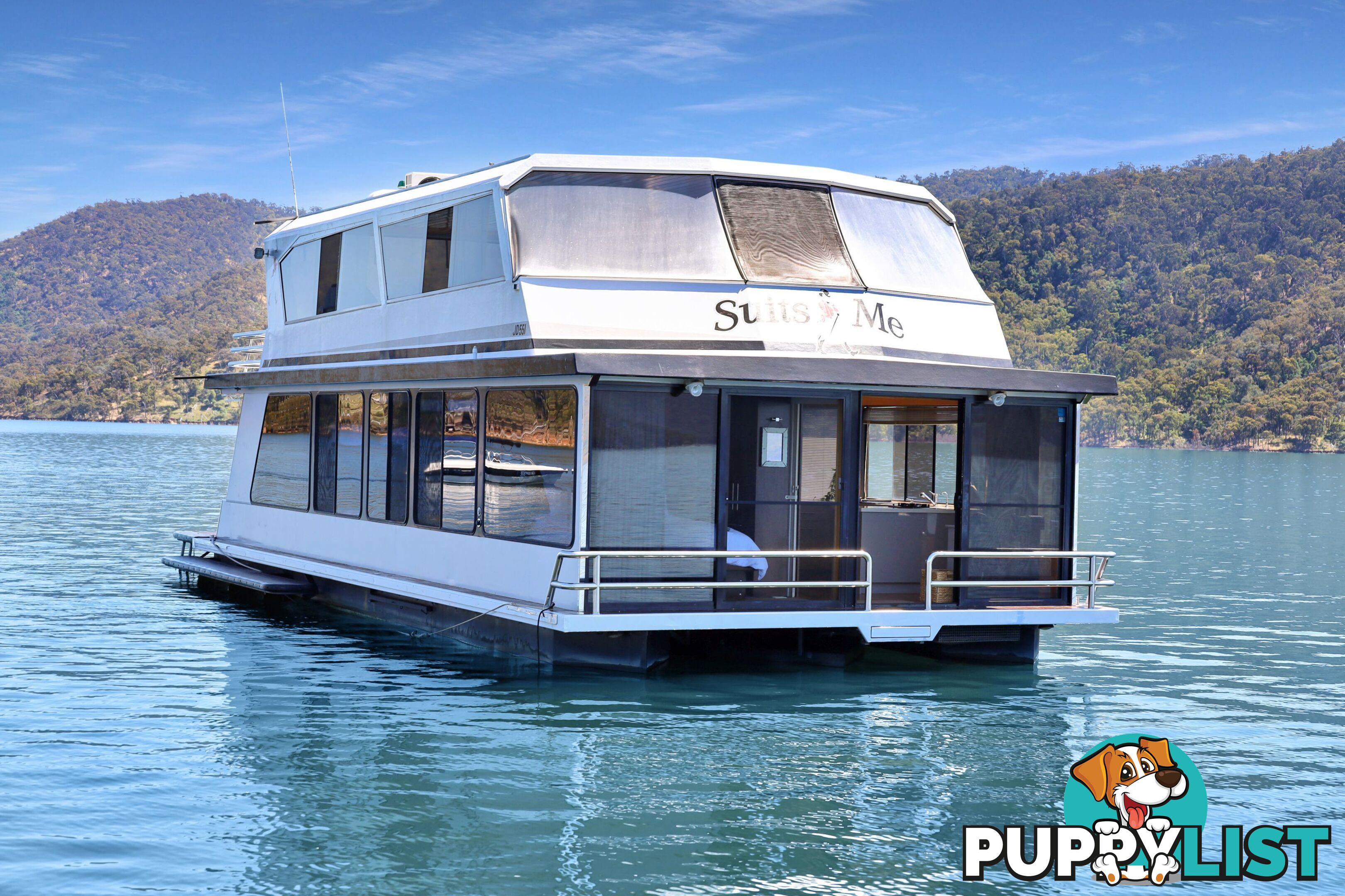 Suits Me Houseboat Holiday Home on Lake Eildon