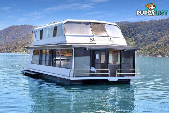 Suits Me Houseboat Holiday Home on Lake Eildon